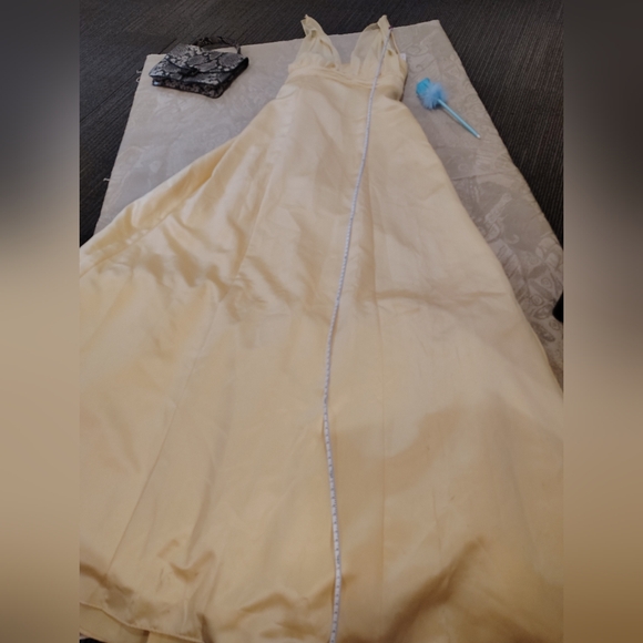 David's Bridal Dresses & Skirts - David's Bridal Soft Yellow Dress